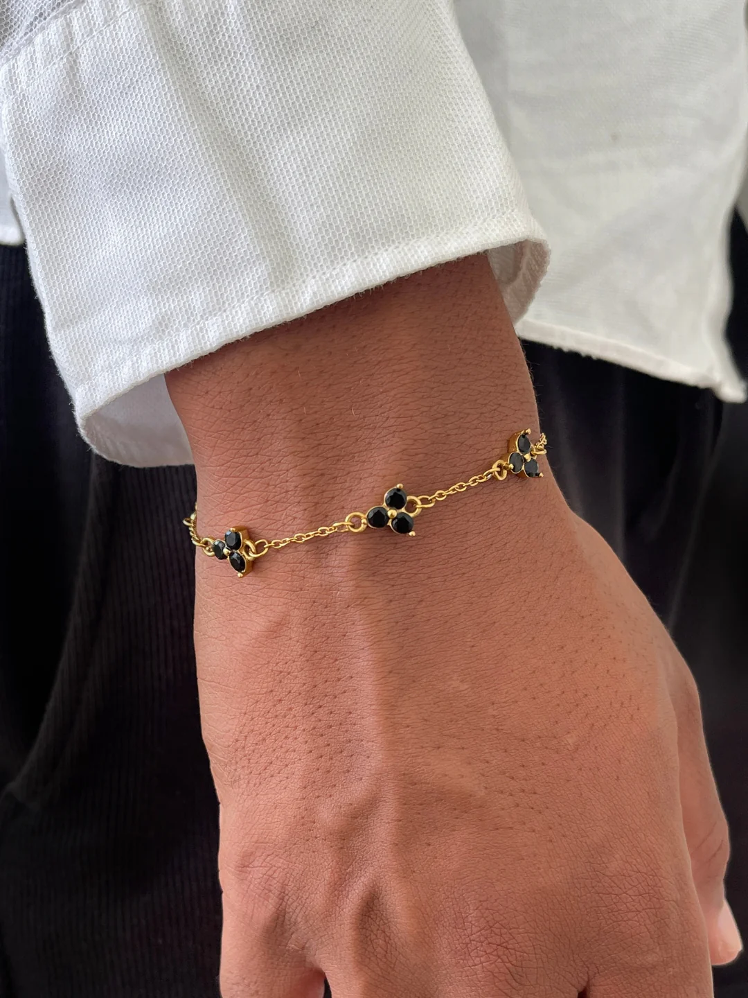 MIDNIGHT CLOVER BRACELET | 18K Gold - Image 4