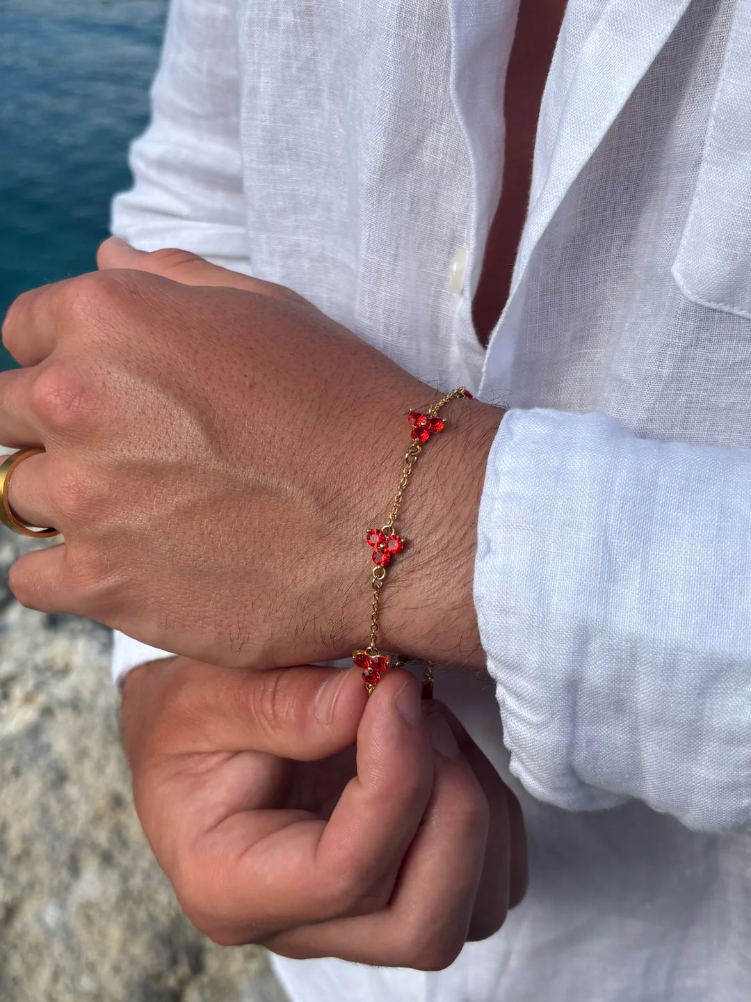RED CLOVER BRACELET | 18K Gold - Image 5