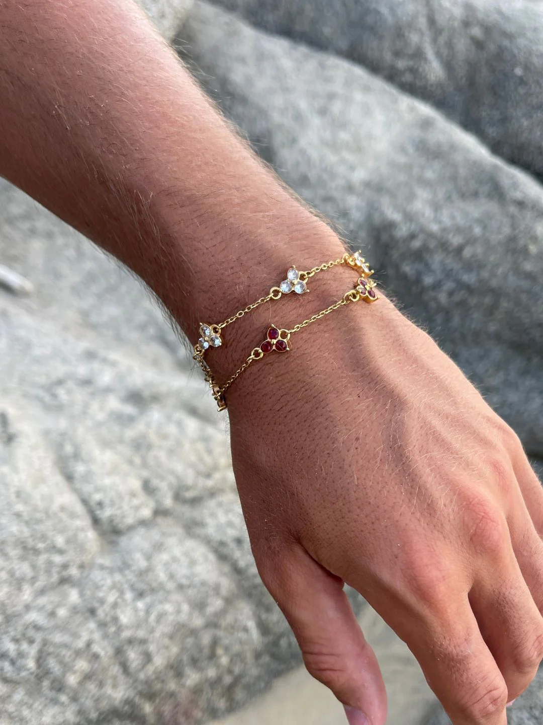 RED CLOVER BRACELET | 18K Gold - Image 6